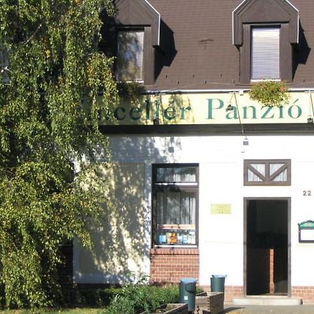 Vinceller Panzio Es Etterem Hotel Gyöngyös Bagian luar foto